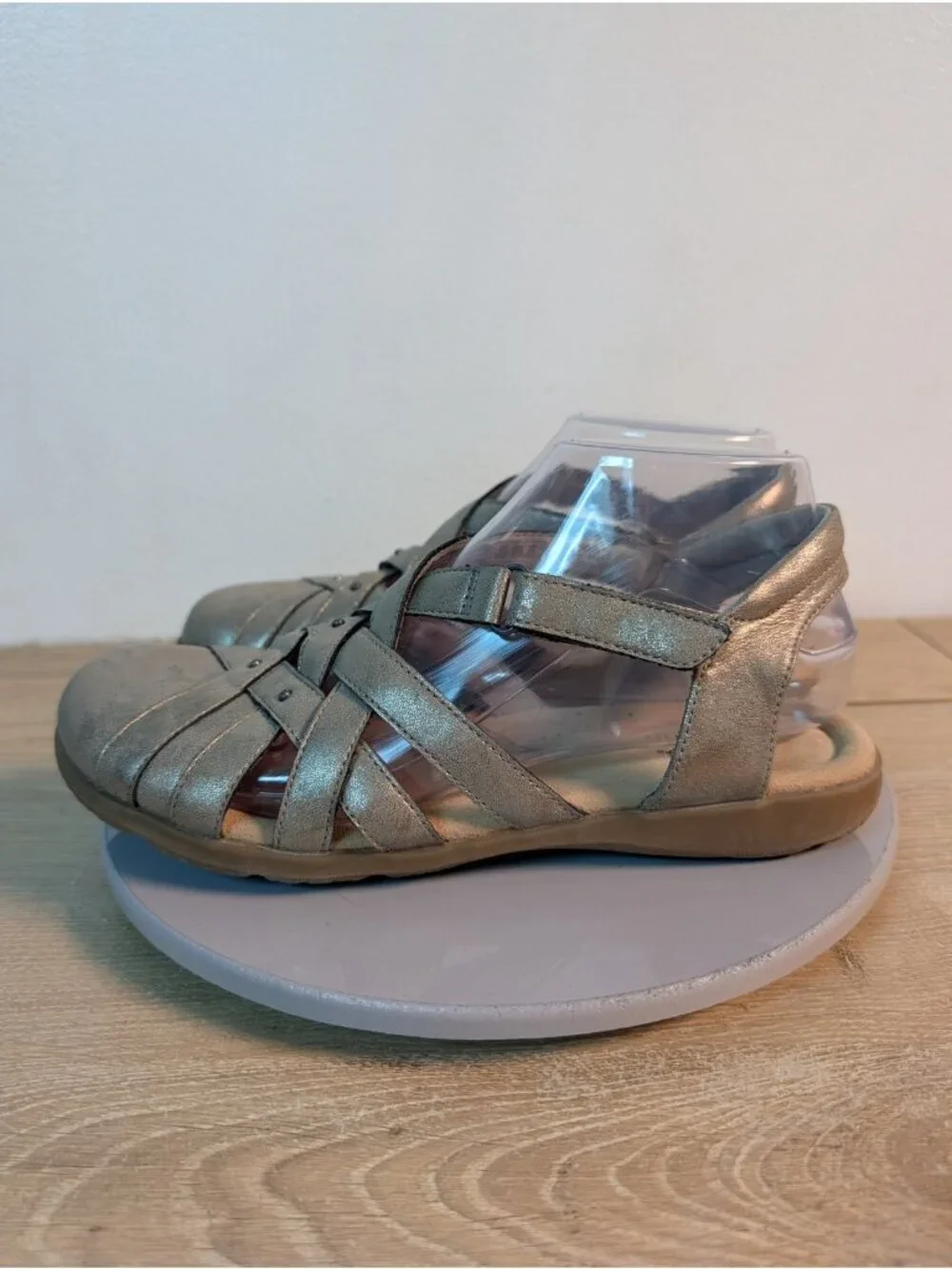Clarks Elizabelle Sea Fisherman Leather Sandals Gray Riptape size 8 Comfort